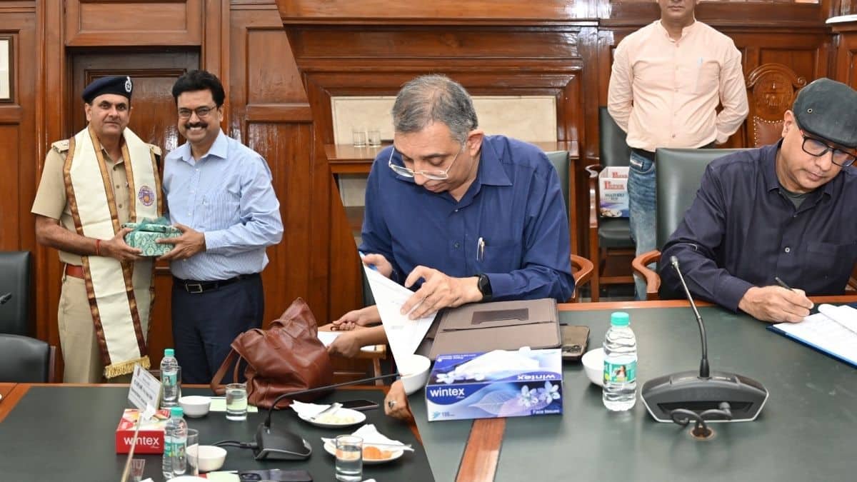 डीयू अधिकारियों और पुलिस ने डूसू चुनाव 2025 के अनुभव साझा किए हैं।